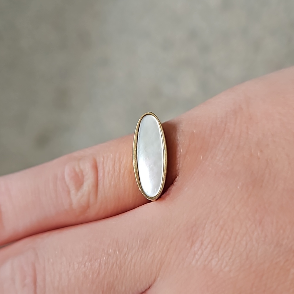 Vintage 14 kt  gold overlay  ring with mother of pearl center size 7